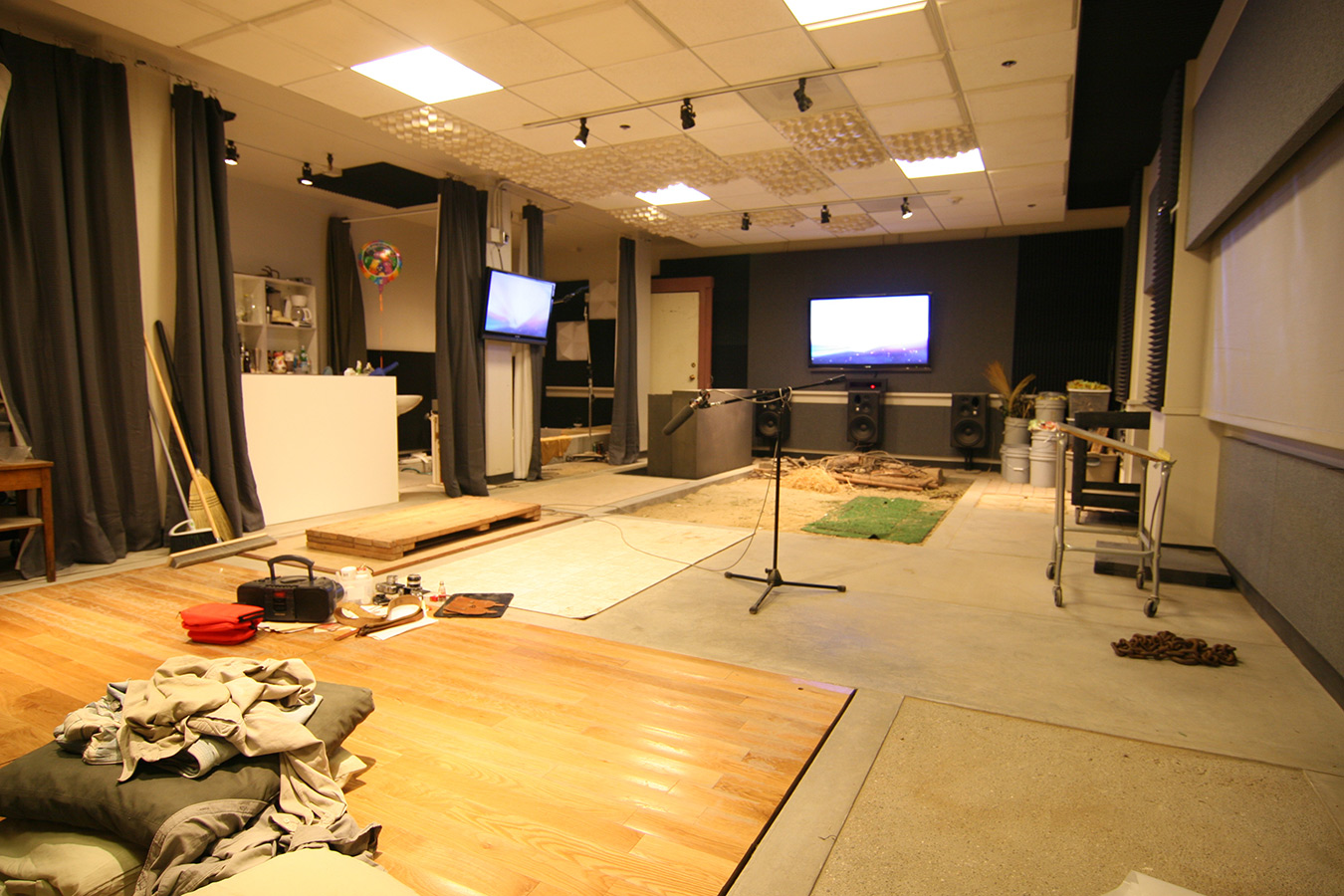 Burbank: Foley Stages ‣ Warner Bros. Post Production Creative Services